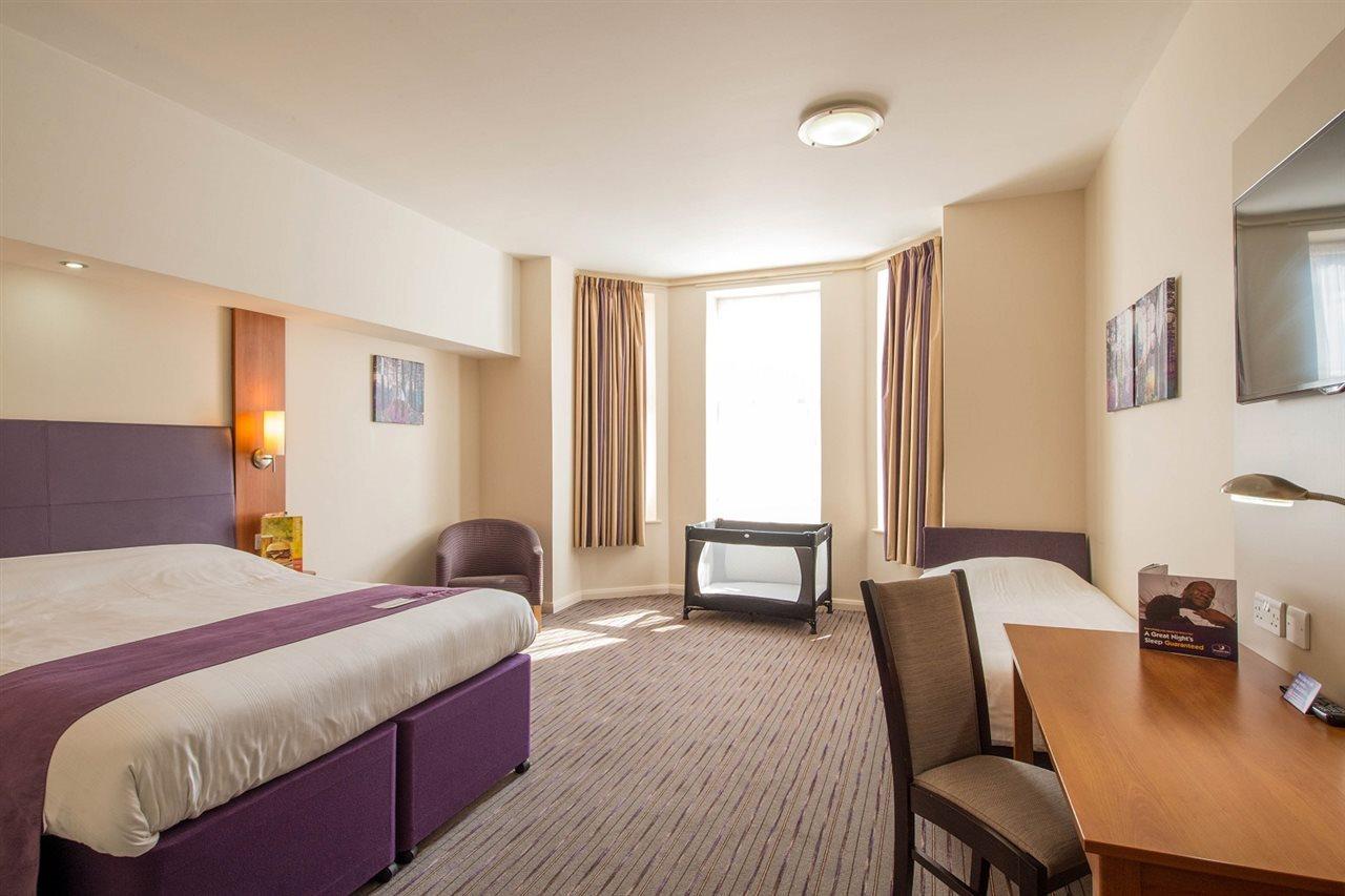 Premier Inn Bournemouth East Exterior foto